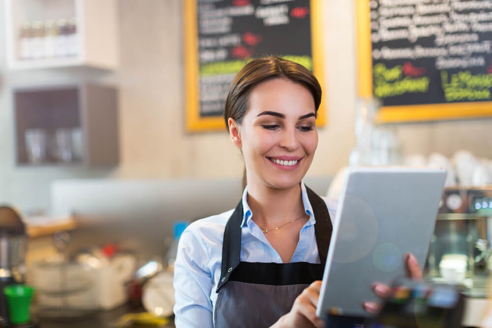 restaurant_Woman working in coffee shop