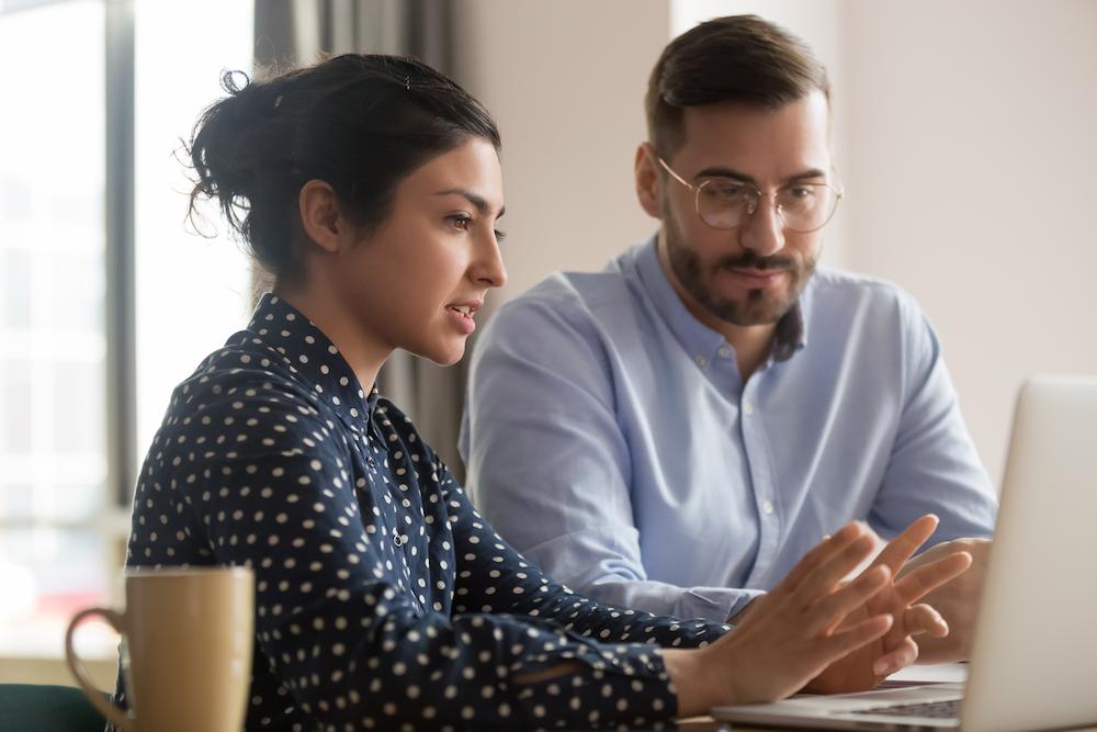 A businesswoman from the franchise marketing agency presents a free consultation to a franchise owner